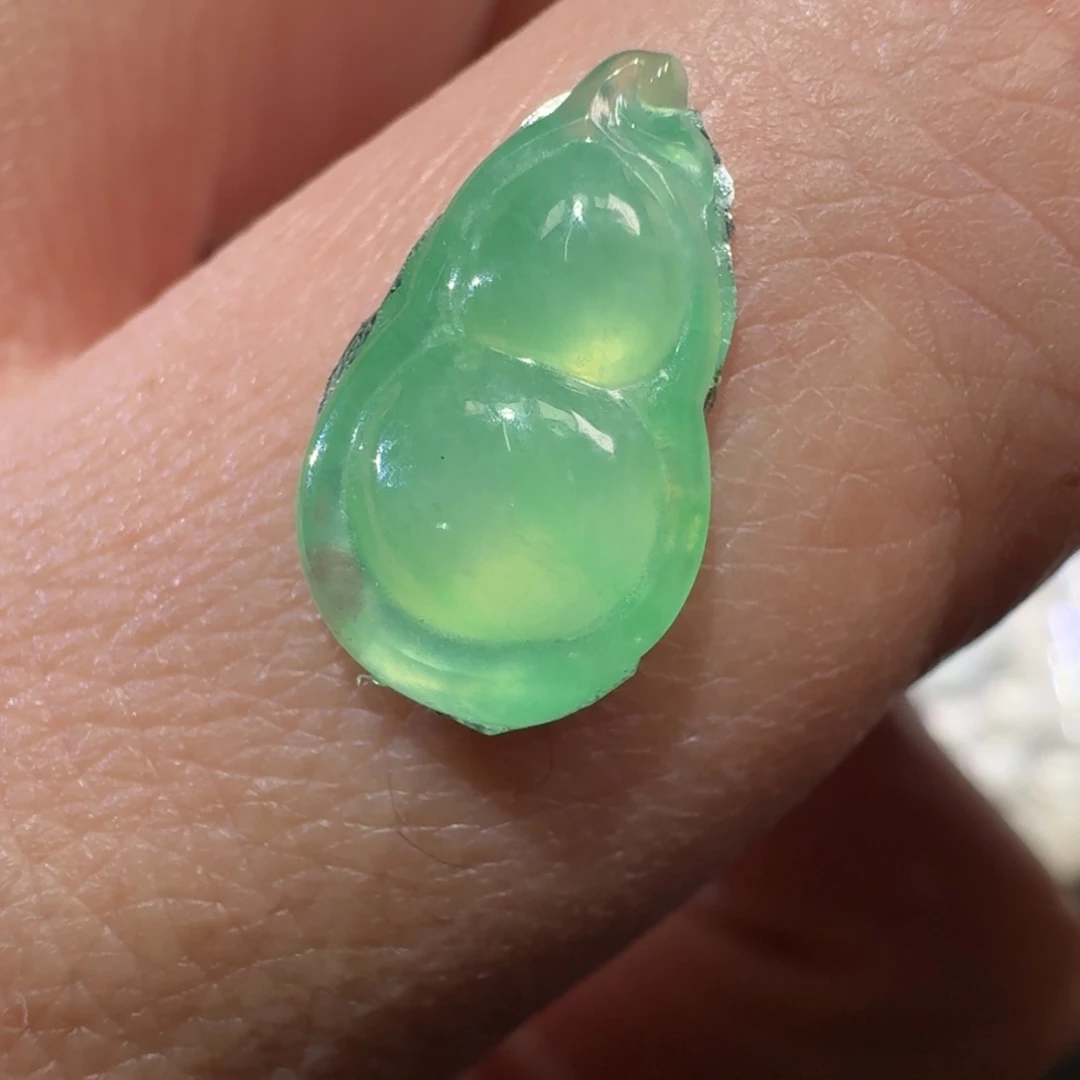 翡翠未镶嵌颈饰葫芦