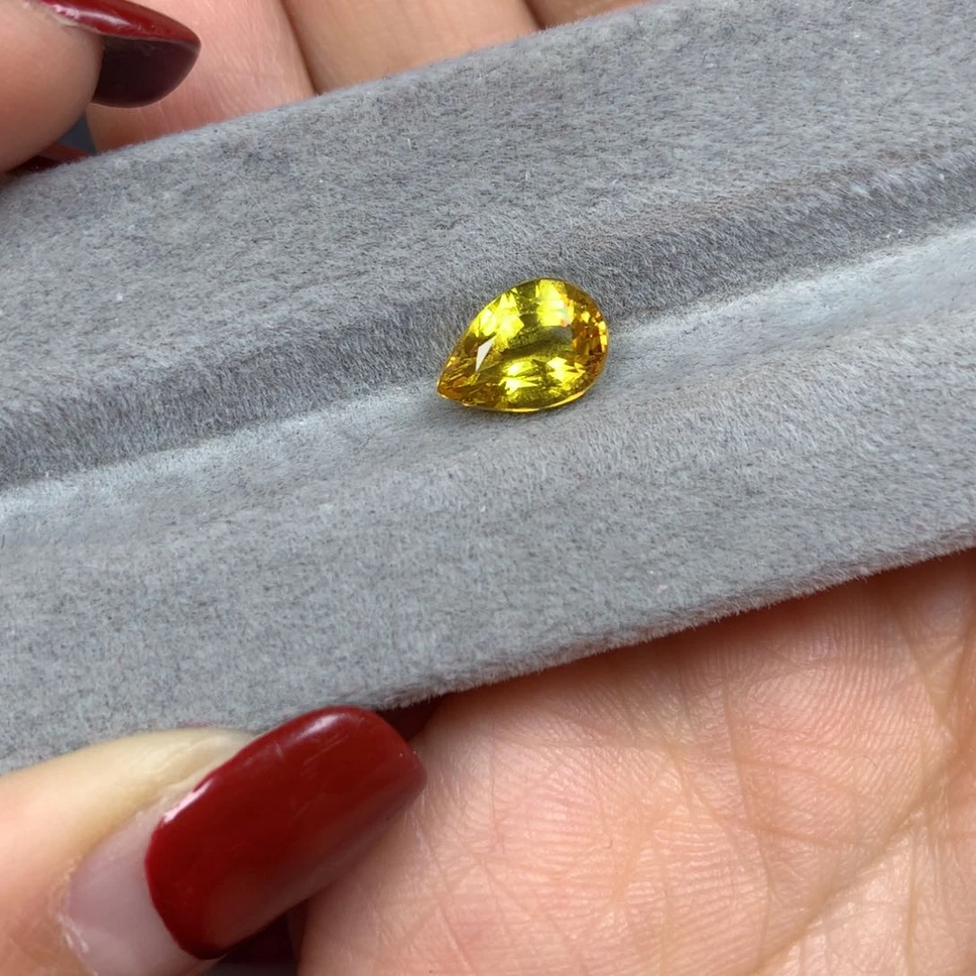 蓝宝石裸石未镶嵌2.115ct黄蓝宝