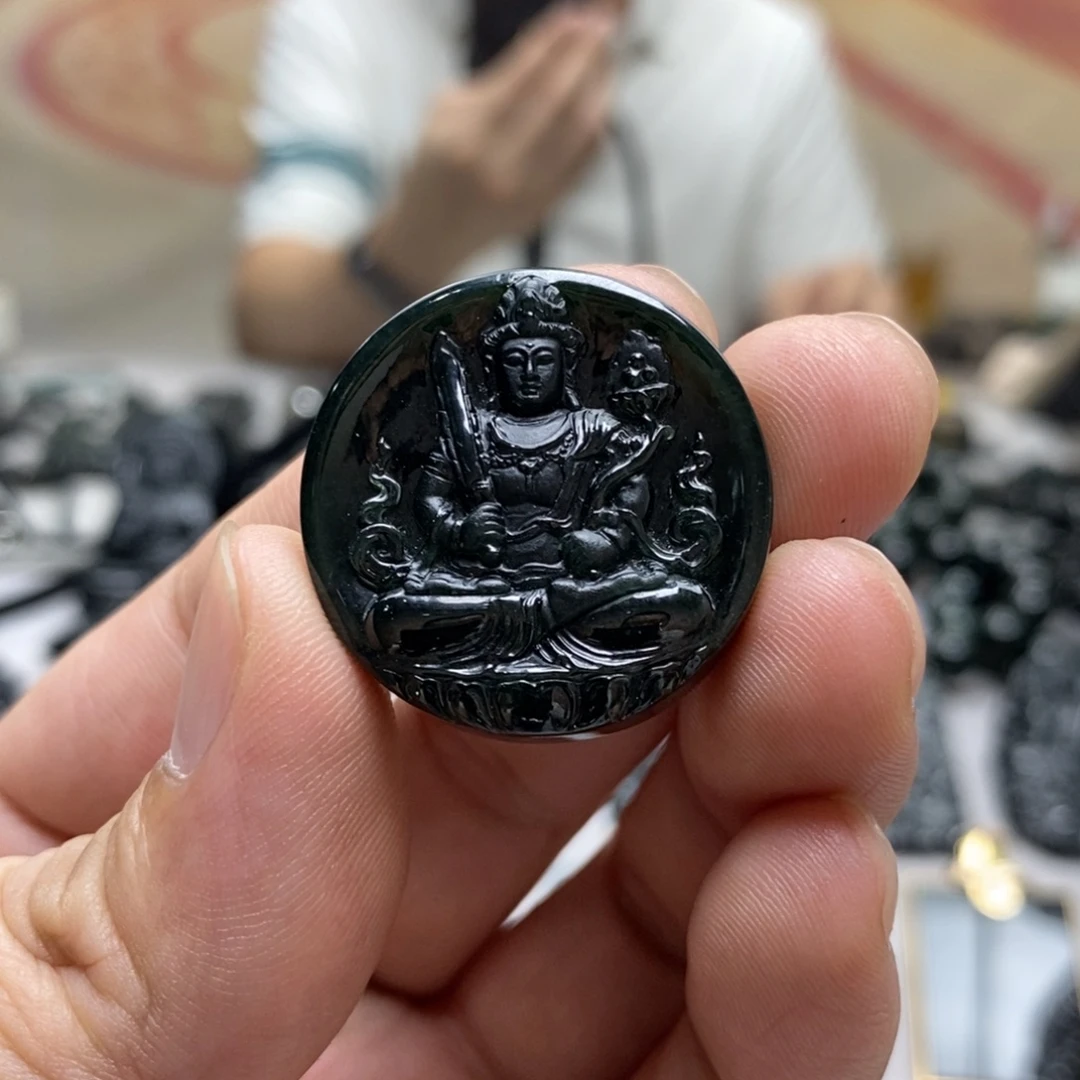 翡翠未镶嵌颈饰虚空