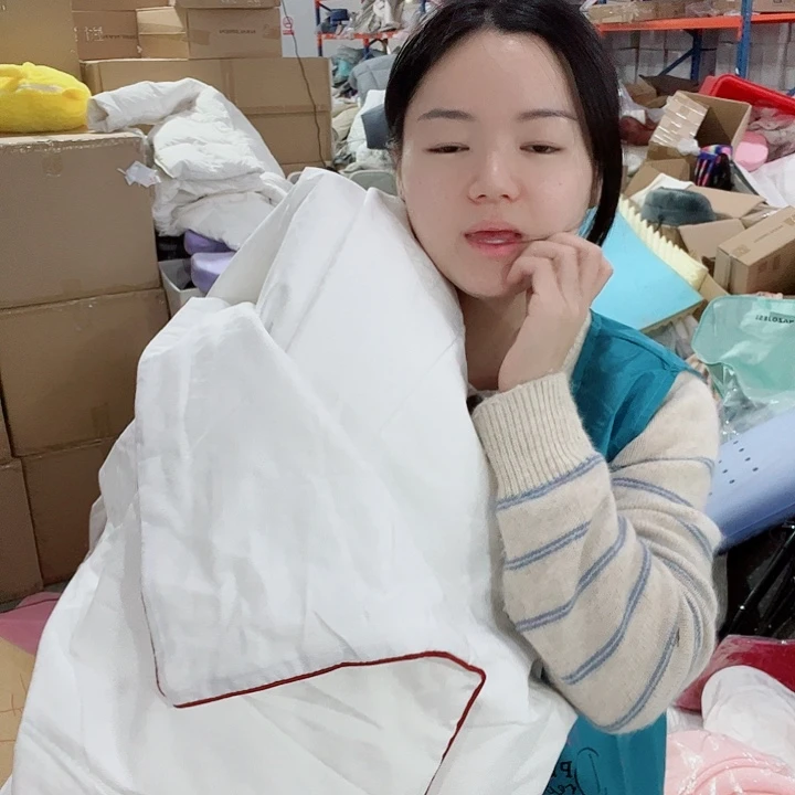 白色红边午睡被啦啦啦啦