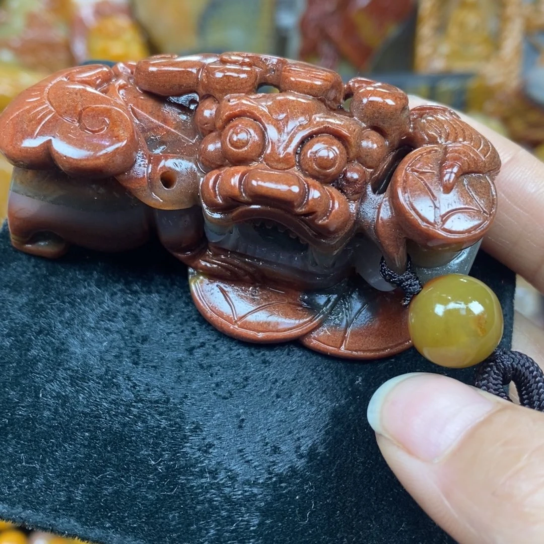 未镶嵌石英质玉（黄龙玉）颈饰