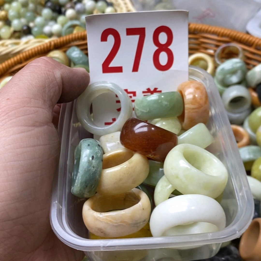 蛇纹石玉挂坠未镶嵌