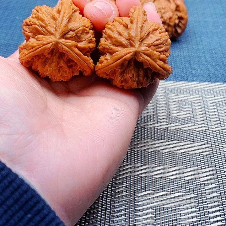 斌***事文玩核桃吊坠三棱