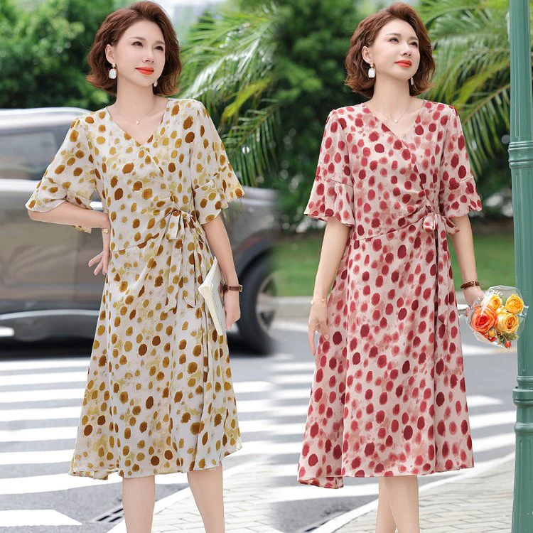 夏季碎花宽松大码遮肚气质中老年妈妈连衣裙
