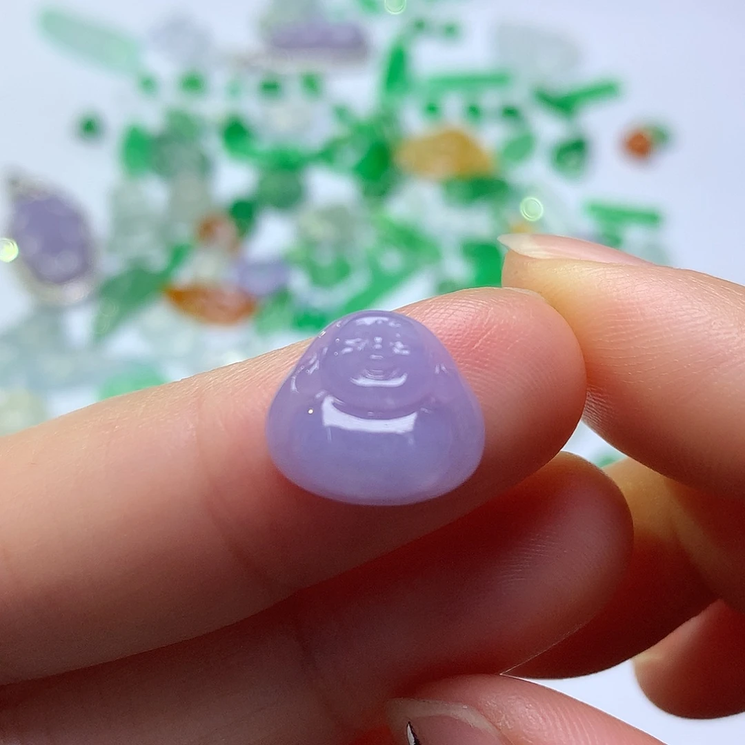 翡翠未镶嵌颈饰佛