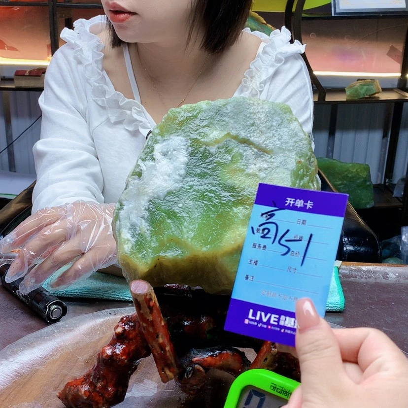 【闪购商品】未镶嵌蛇纹石玉原石八*军