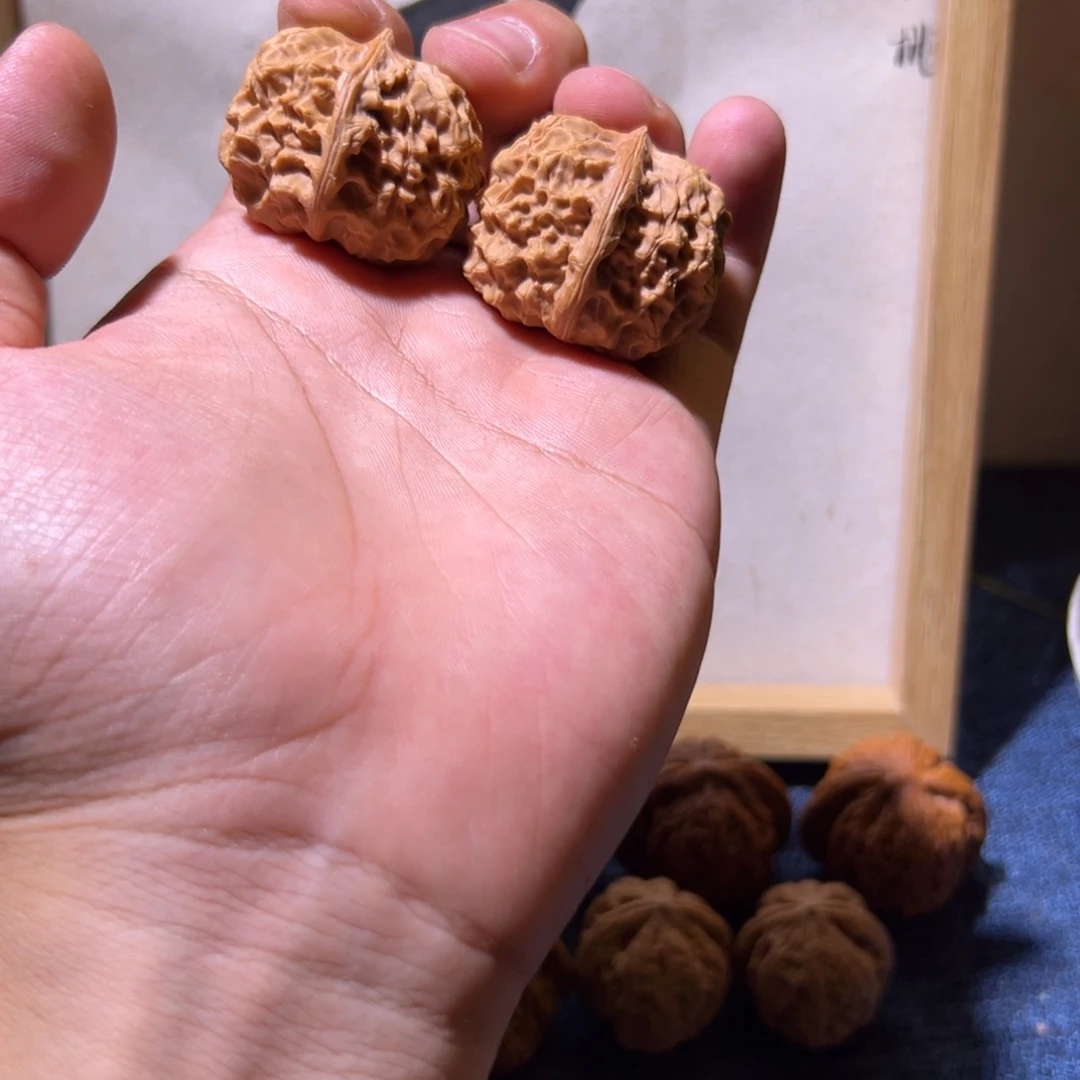 文玩核桃把件36麒麟纹元宝一对，没打底