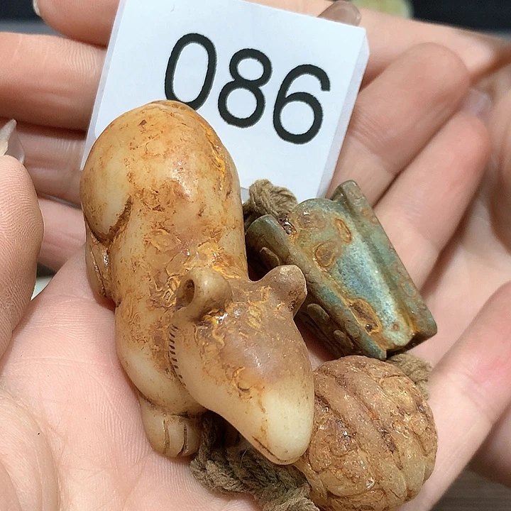 和田玉颈饰未镶嵌