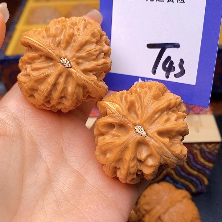 打***人文玩核桃把件文玩核桃红锦鲤43