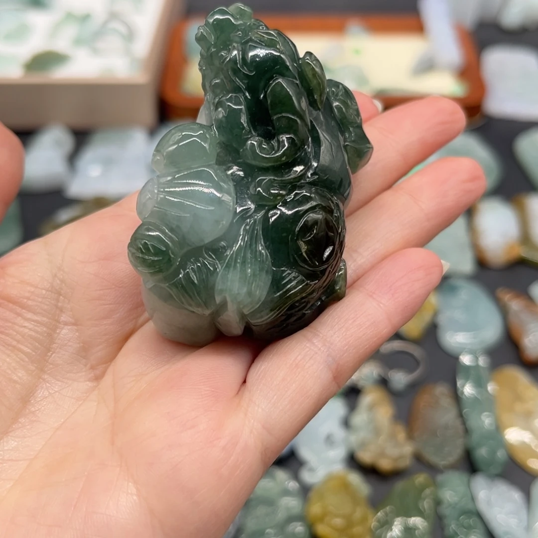 翡翠未镶嵌颈饰貔貅