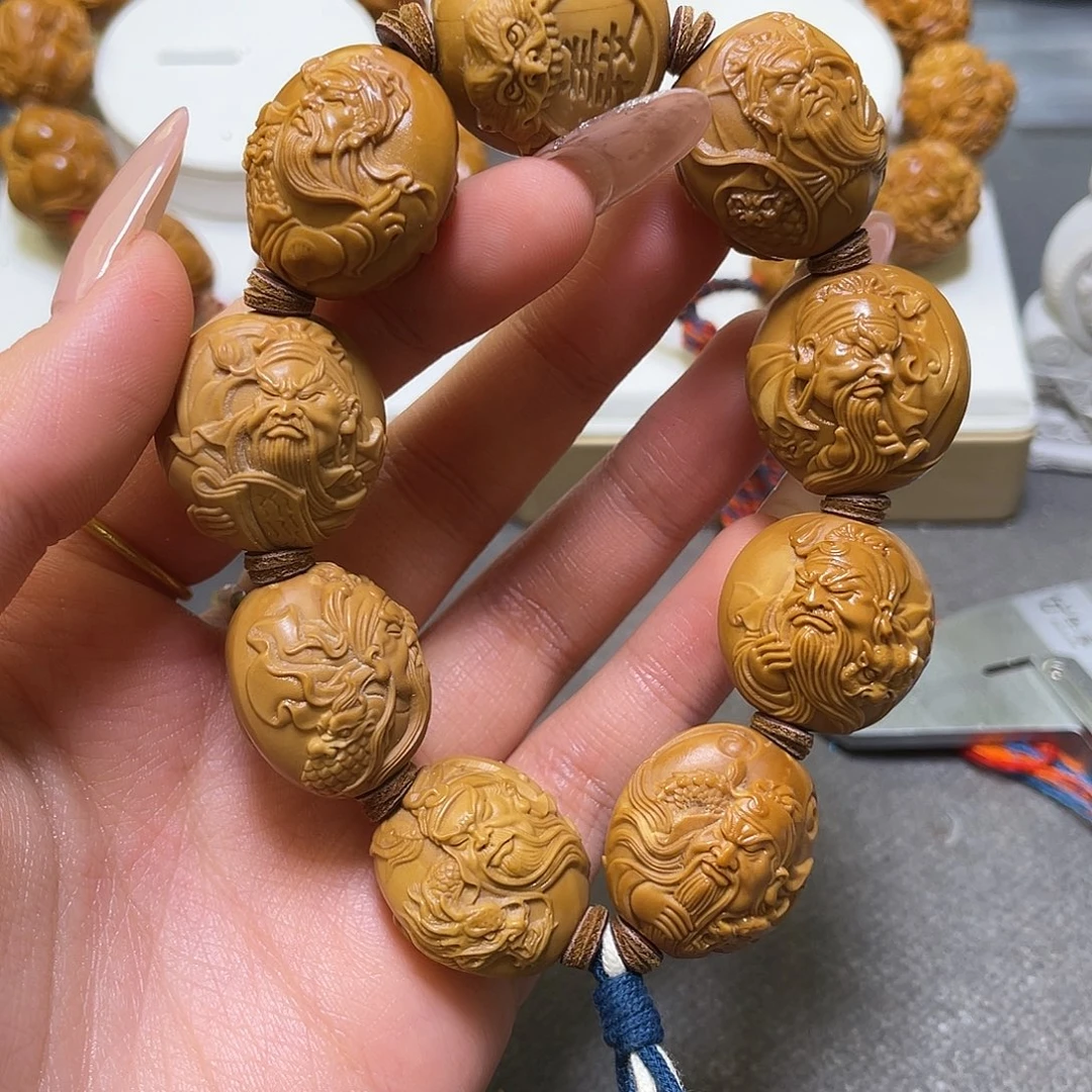 帅****橄榄核吊坠橄榄核雕