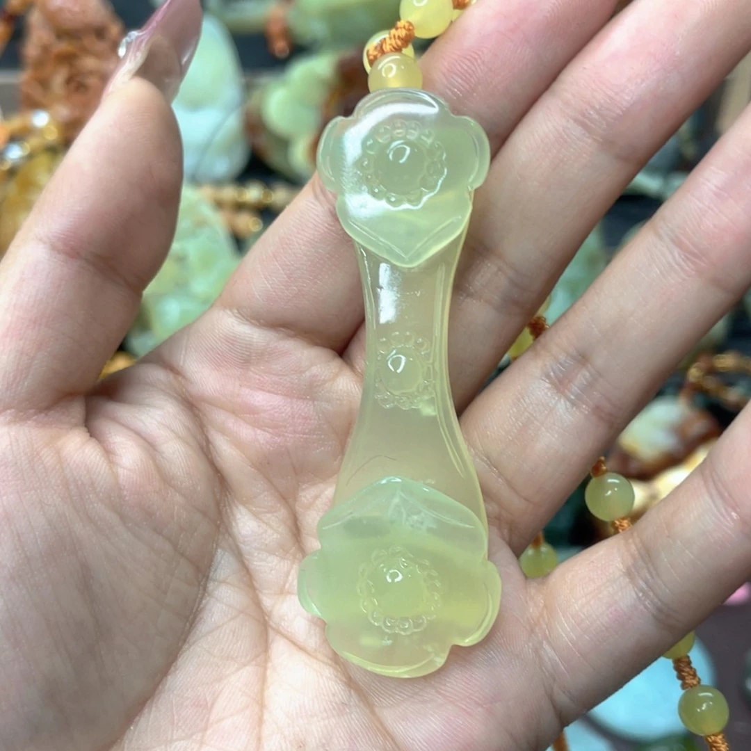 蛇纹石玉颈饰未镶嵌