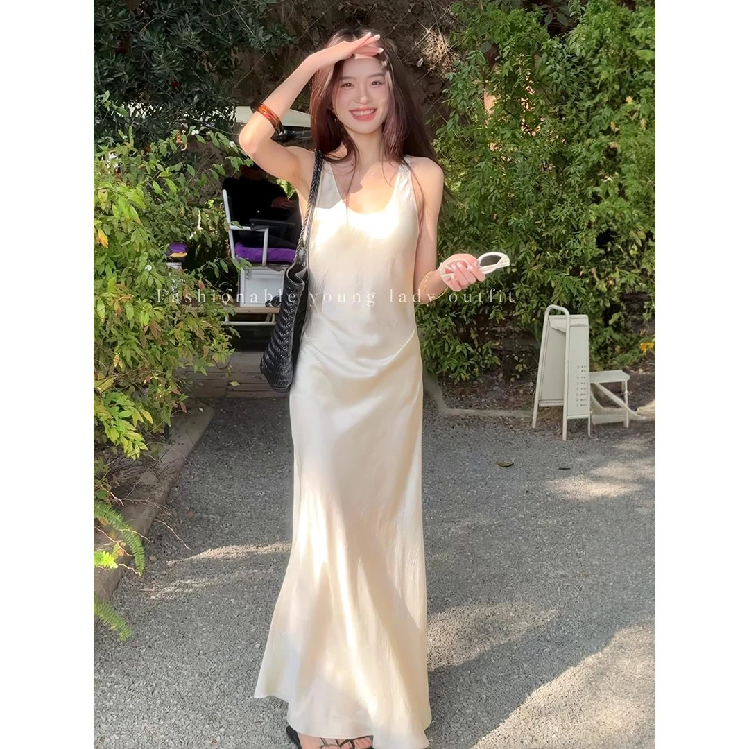 VOCKOO官方法式高级感缎面修身吊带连衣裙女2025春季新款时尚气质