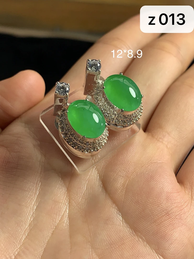 缅甸天然翡翠A货铜托镶嵌