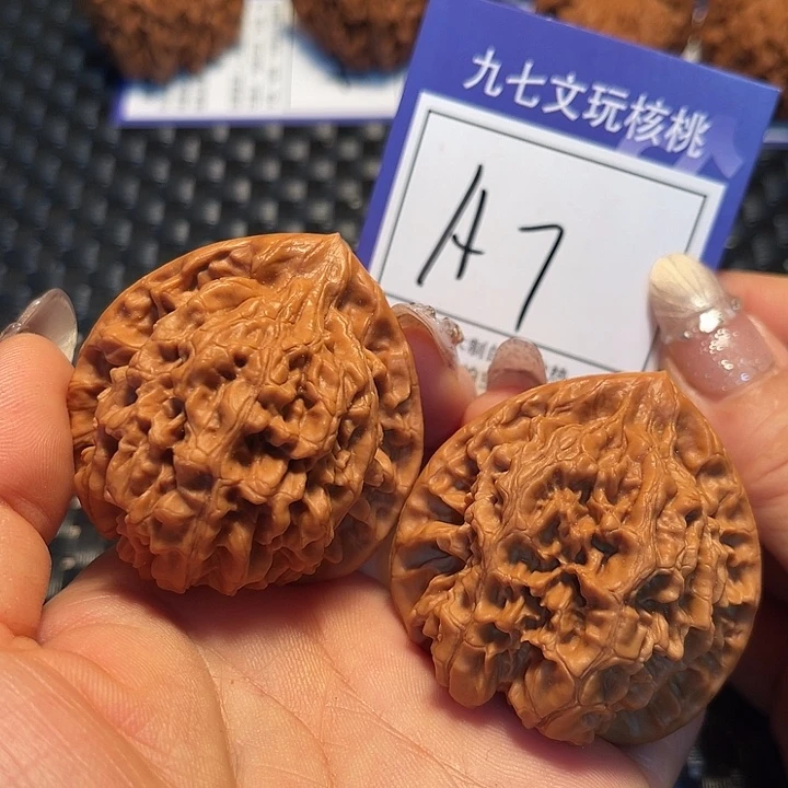 桃核把件46官帽A7。