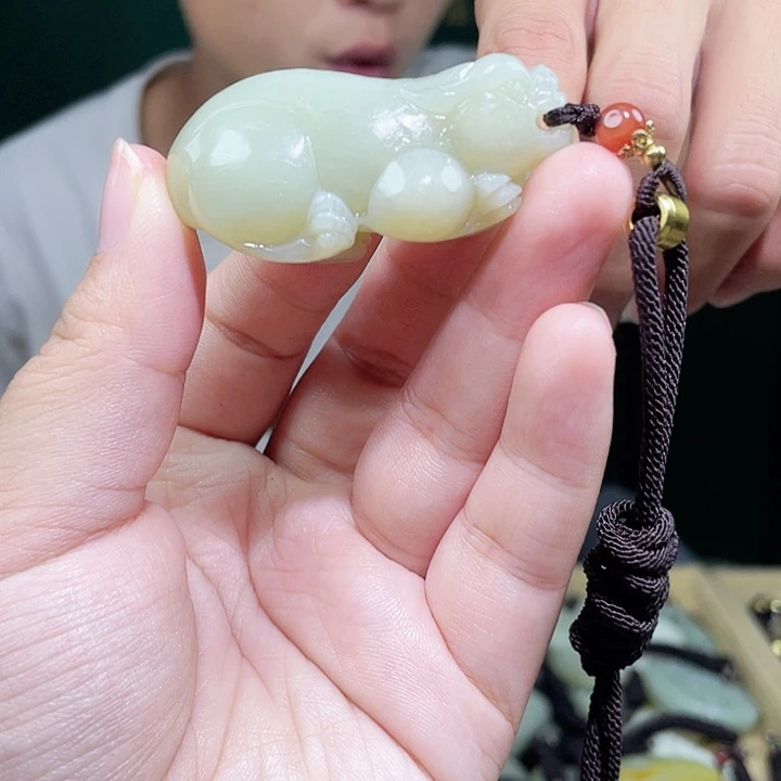 颈饰未镶嵌和田玉