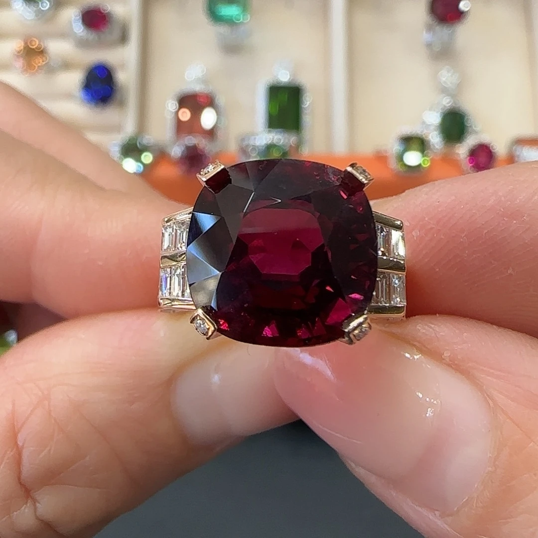 18K金镶嵌碧玺戒指9.4ct