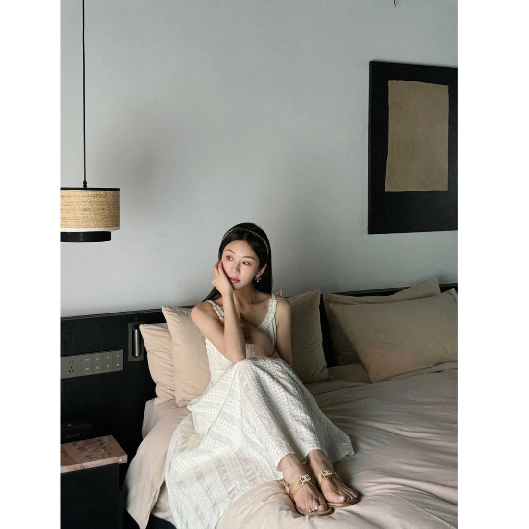 syna希娜 与风 设计款褶皱纹理感吊带连衣裙