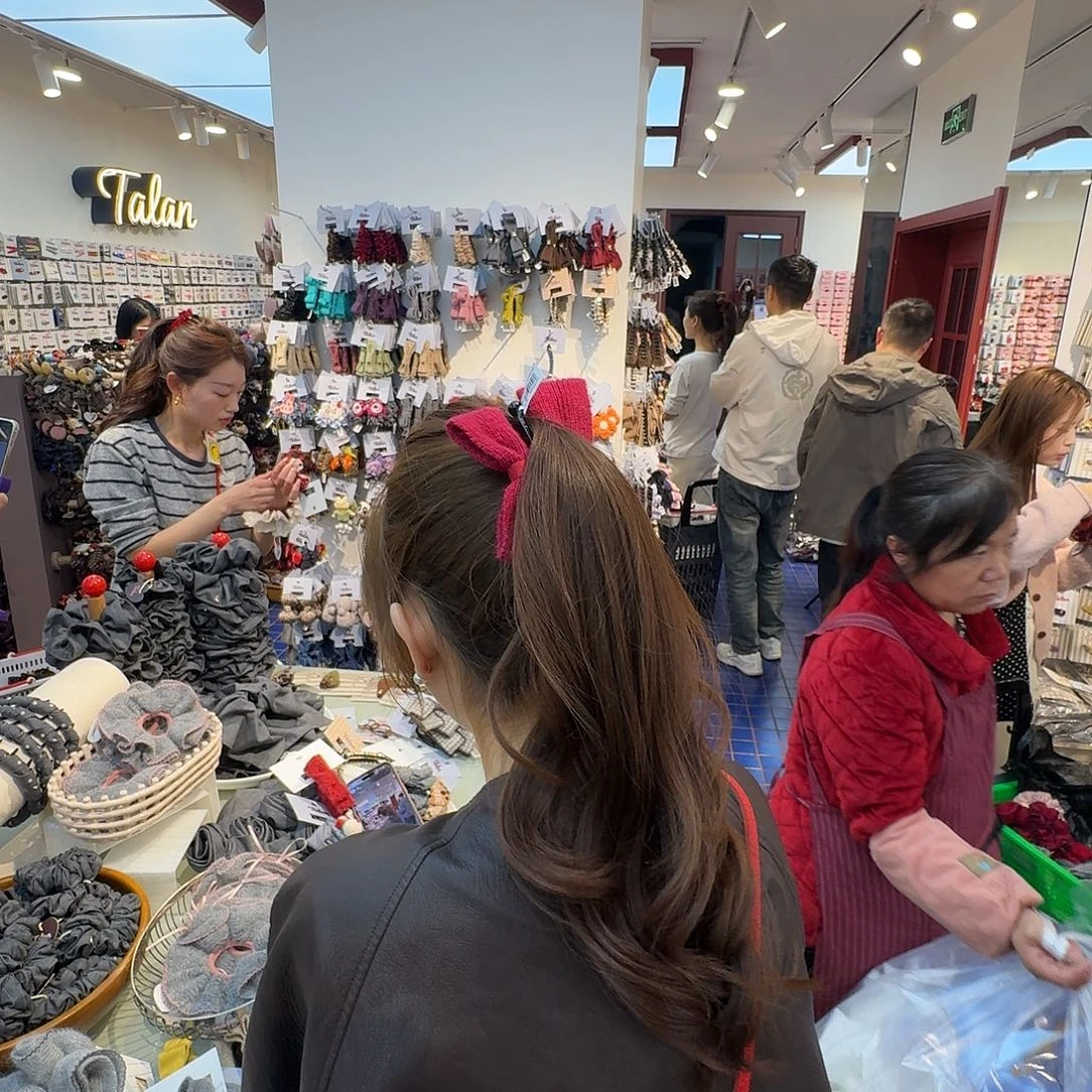 红色飘带香蕉夹哦哦哦哦