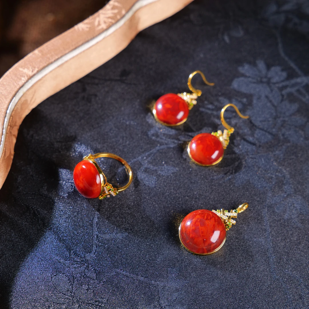 【小雨来了】18k金镶嵌南红蛋面吊坠+戒指+耳坠 多样性发一件