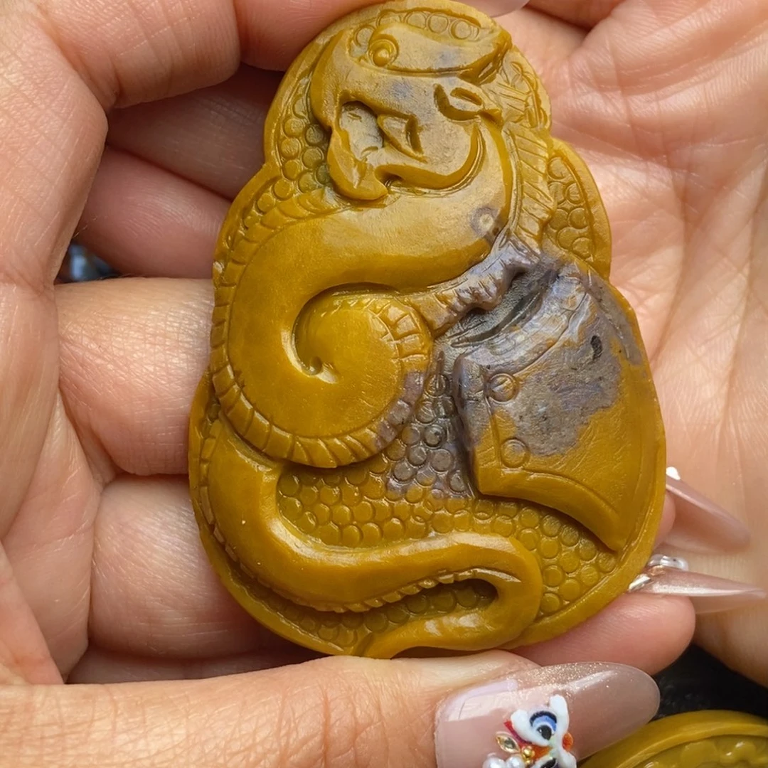 玛瑙/玉髓颈饰未镶嵌战国红