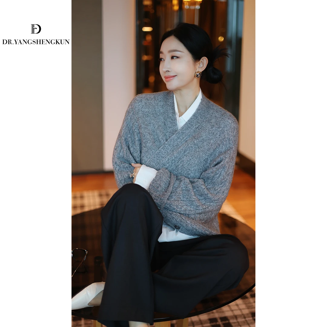 杨圣坤2025新品莱赛尔羊毛针织开衫宽松百搭V领灰色毛衣S8258962