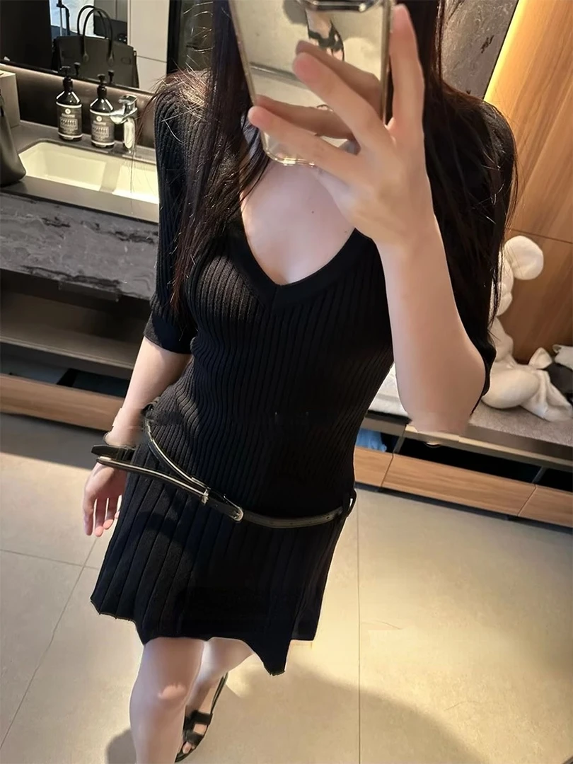 简单气质V领中袖腰带针织裙女夏季辣妹复古修身显瘦百褶针织短裙