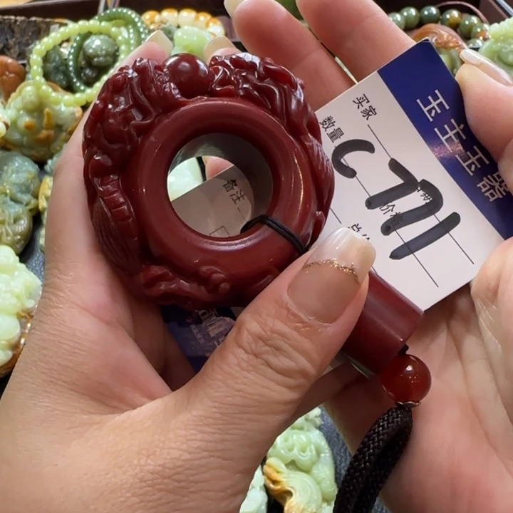 透闪石质玉未镶嵌把件