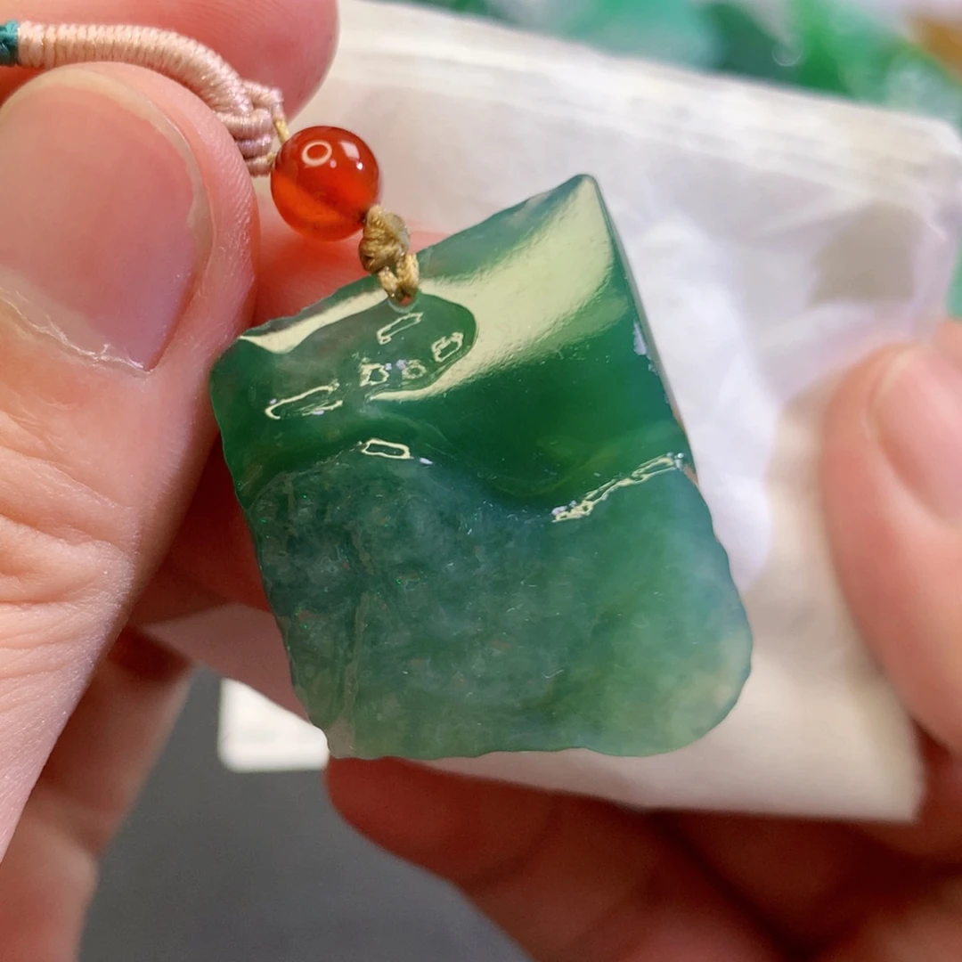 【闪购商品】翡翠未镶嵌颈饰