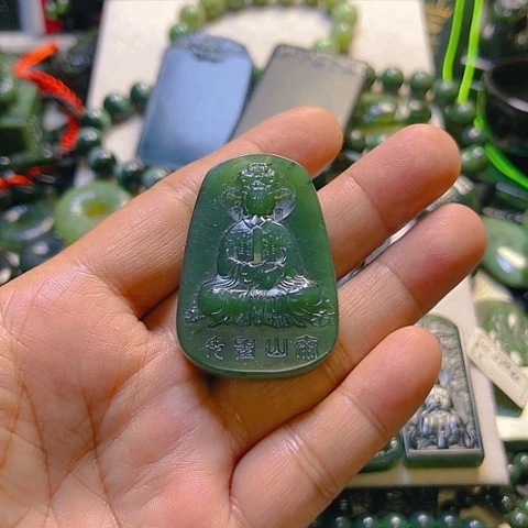 蛇纹石玉颈饰未镶嵌志*