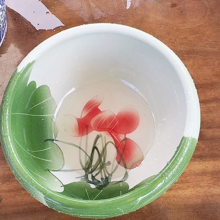 瓷片直径23，高13。。