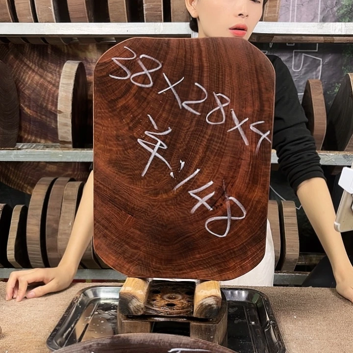 正宗蚬木菜板原木