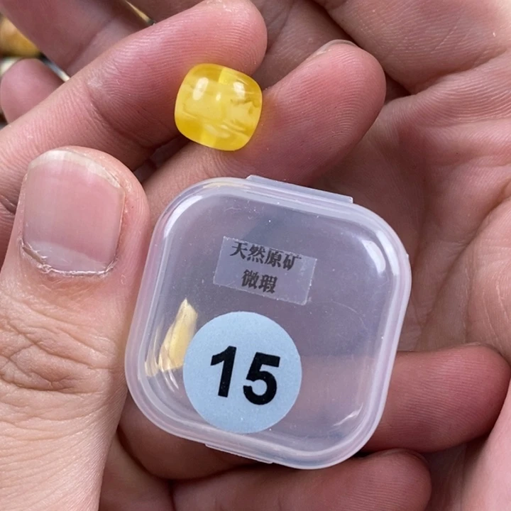 未镶嵌琥珀珠宝奇石