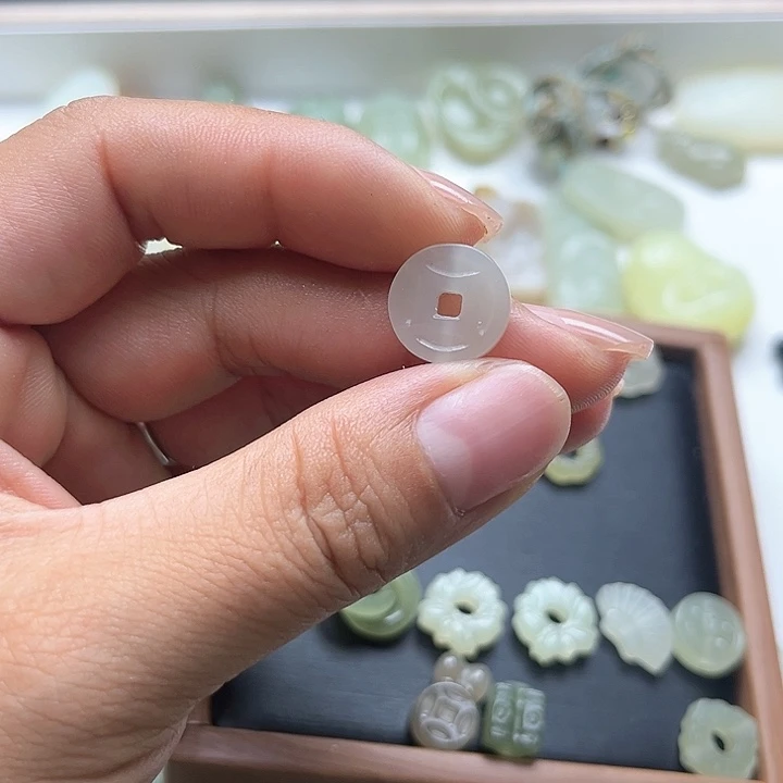 【闪购商品】颈饰未镶嵌和田玉一***?