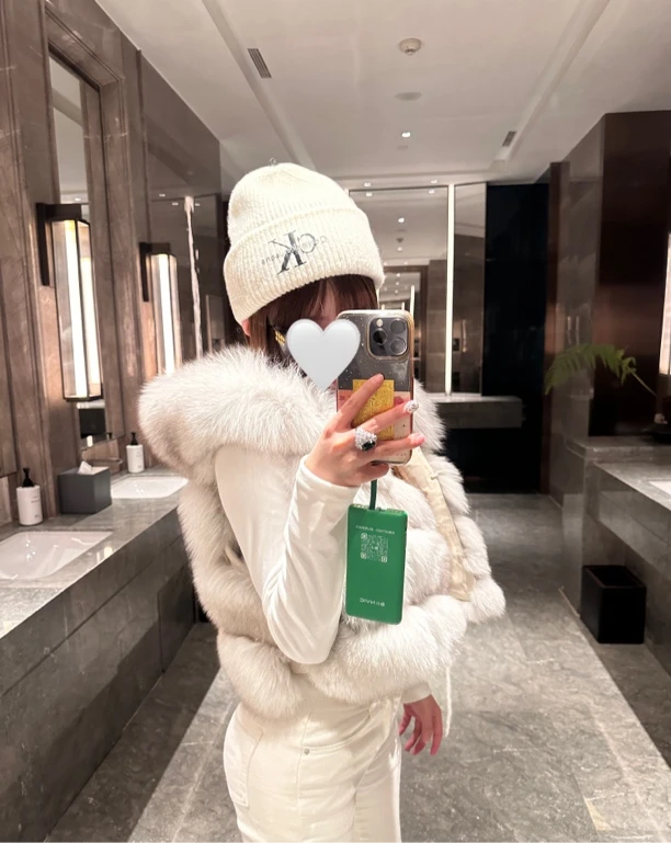 防拍价！联系客服！小刘专属自带清冷感进口狐狸毛毛马甲女