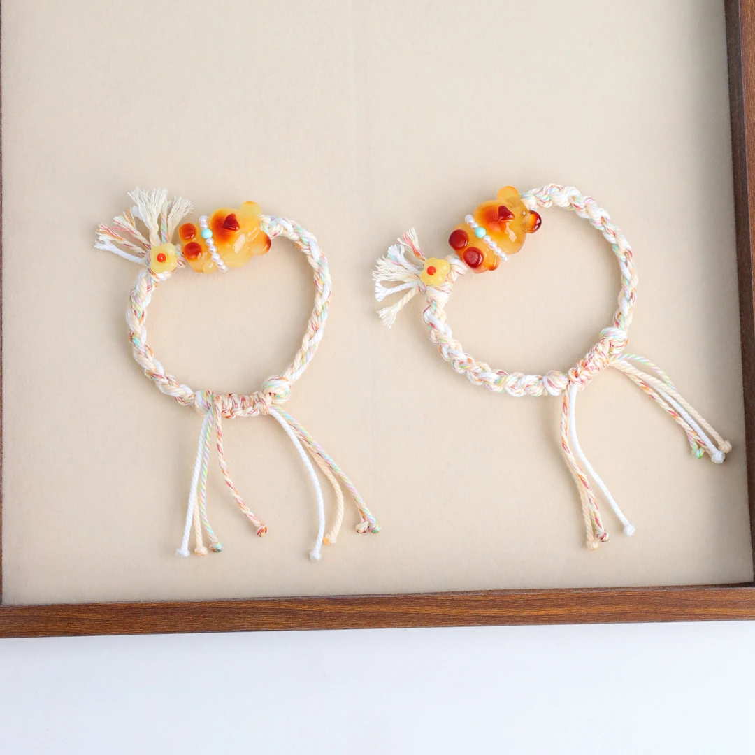 【琪琪珠宝】时尚蜜蜡小熊编织手绳——多样性发货发其一