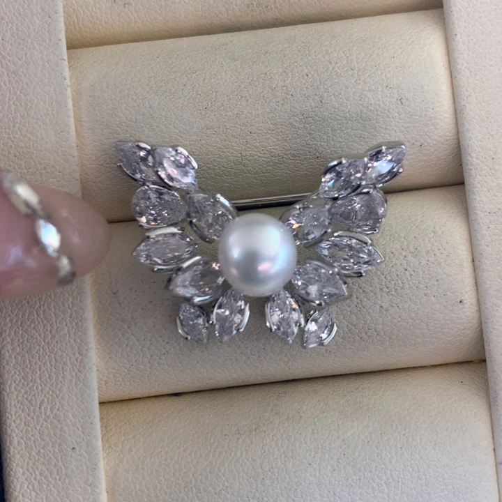 未镶嵌胸饰海水珍珠