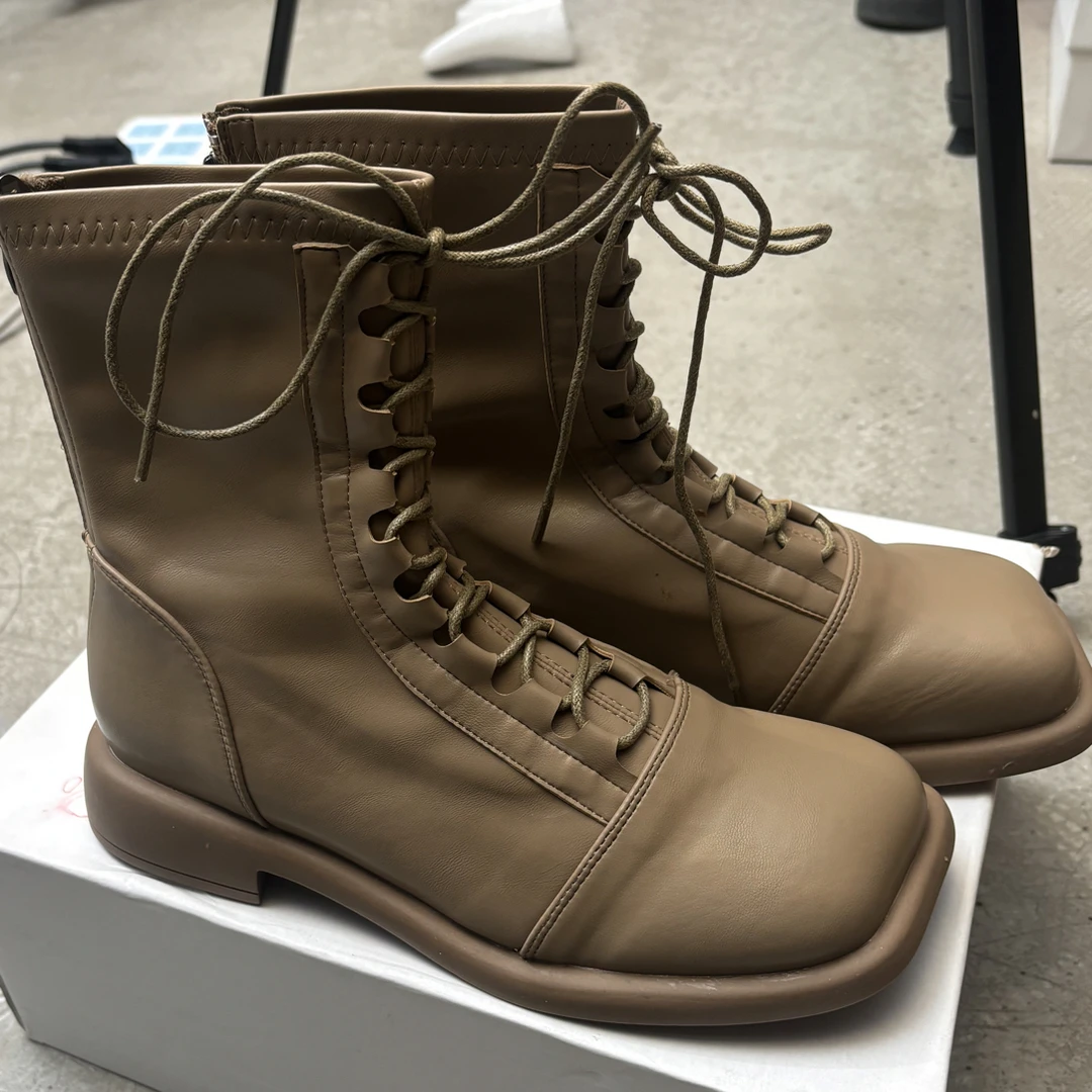 秋冬新款英伦风防滑系带显瘦女中筒马丁靴F18-3