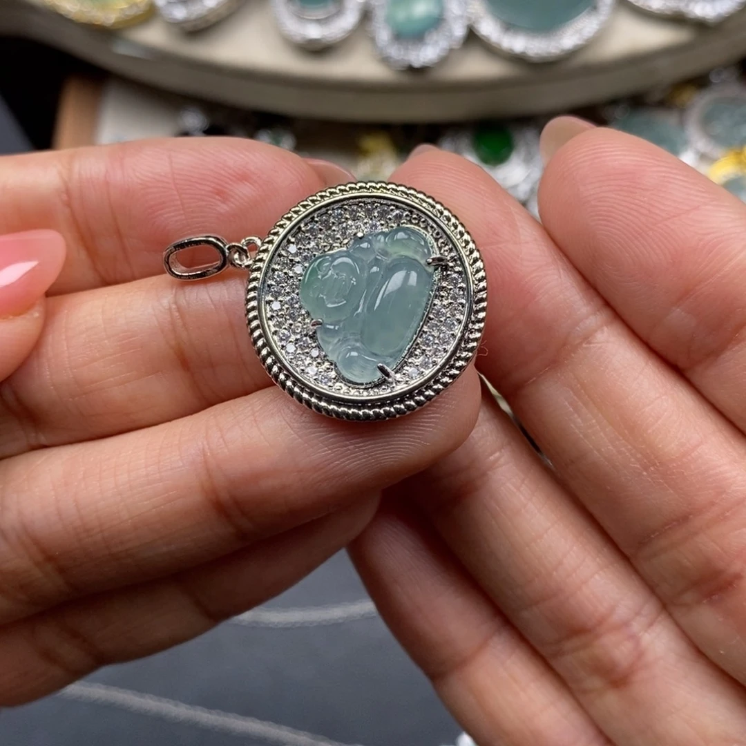 翡翠颈饰未镶嵌翡翠