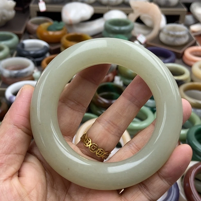 【闪购商品】石英质玉手镯未镶嵌