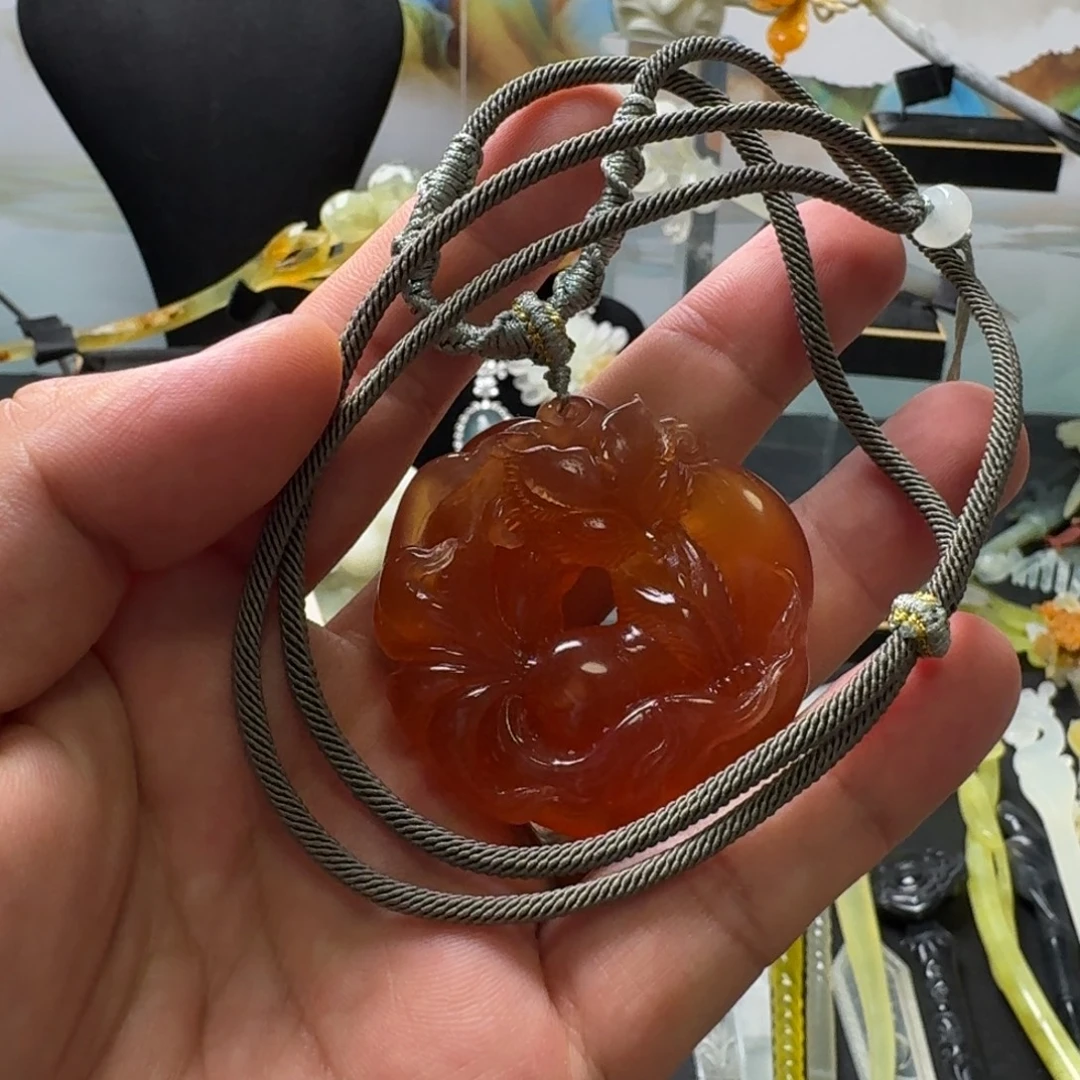 ****满未镶嵌蛇纹石玉颈饰