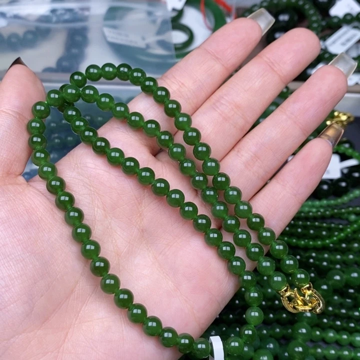 颈饰未镶嵌和田玉（碧玉）人****戏