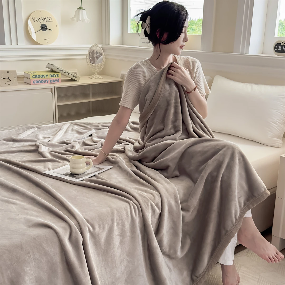 新款纯色毛毯320g法兰绒高克重毯子加厚素色超柔办公室午休毯