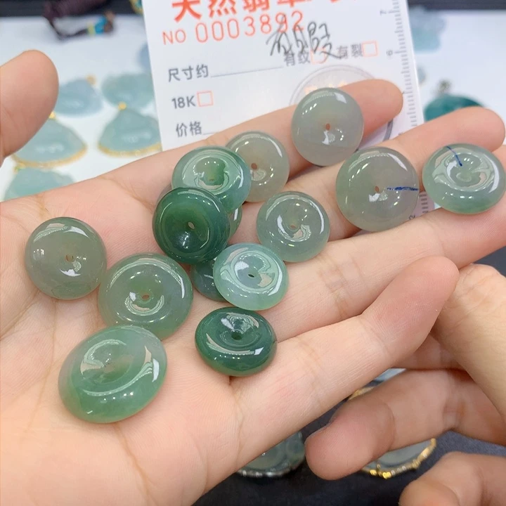 翡翠未镶嵌颈饰p****?吊坠