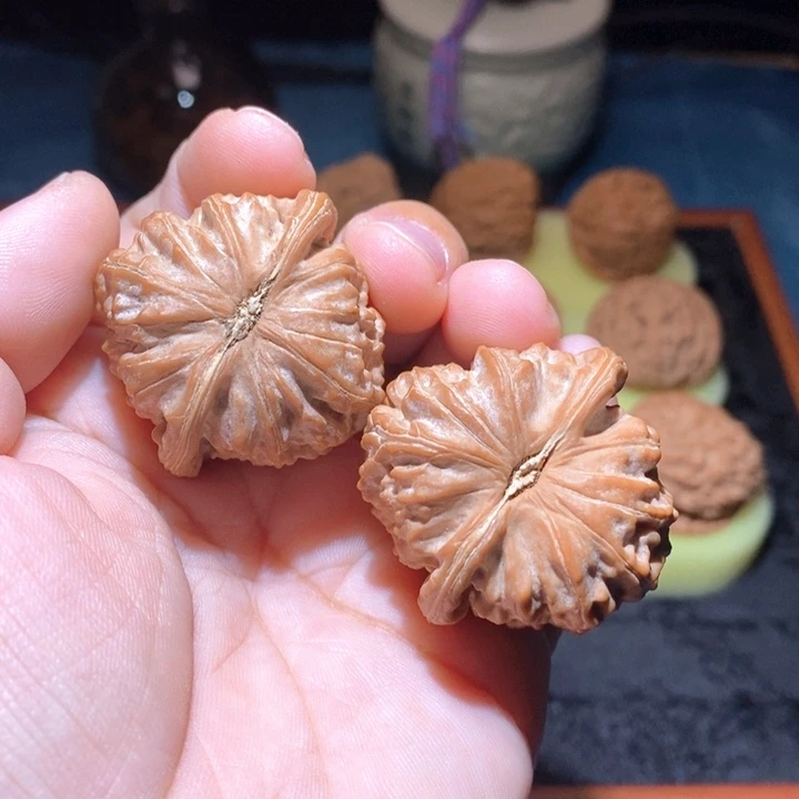 流***年吊坠文玩核桃全品白狮子