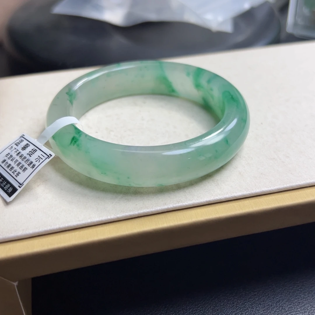 石英质玉手镯未镶嵌凌**?