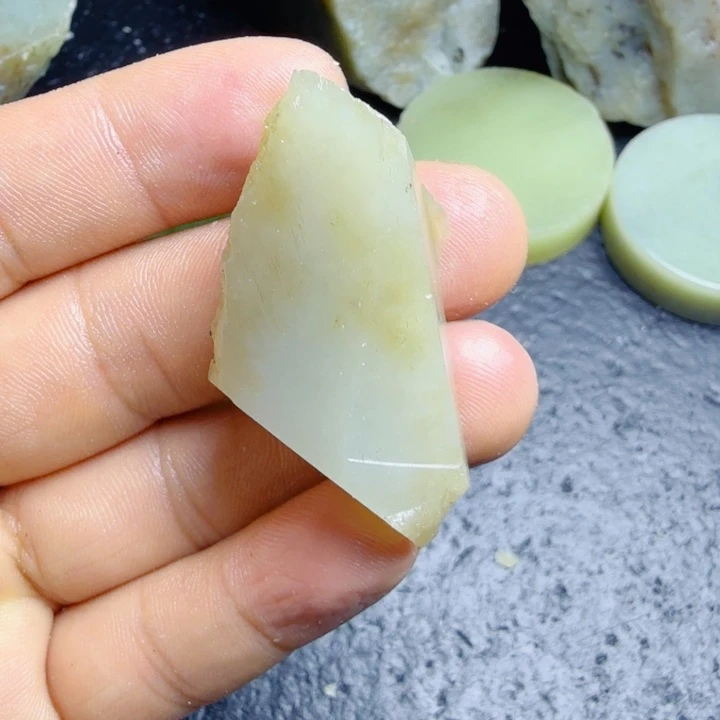 和田玉（糖玉）未镶嵌珠宝奇石