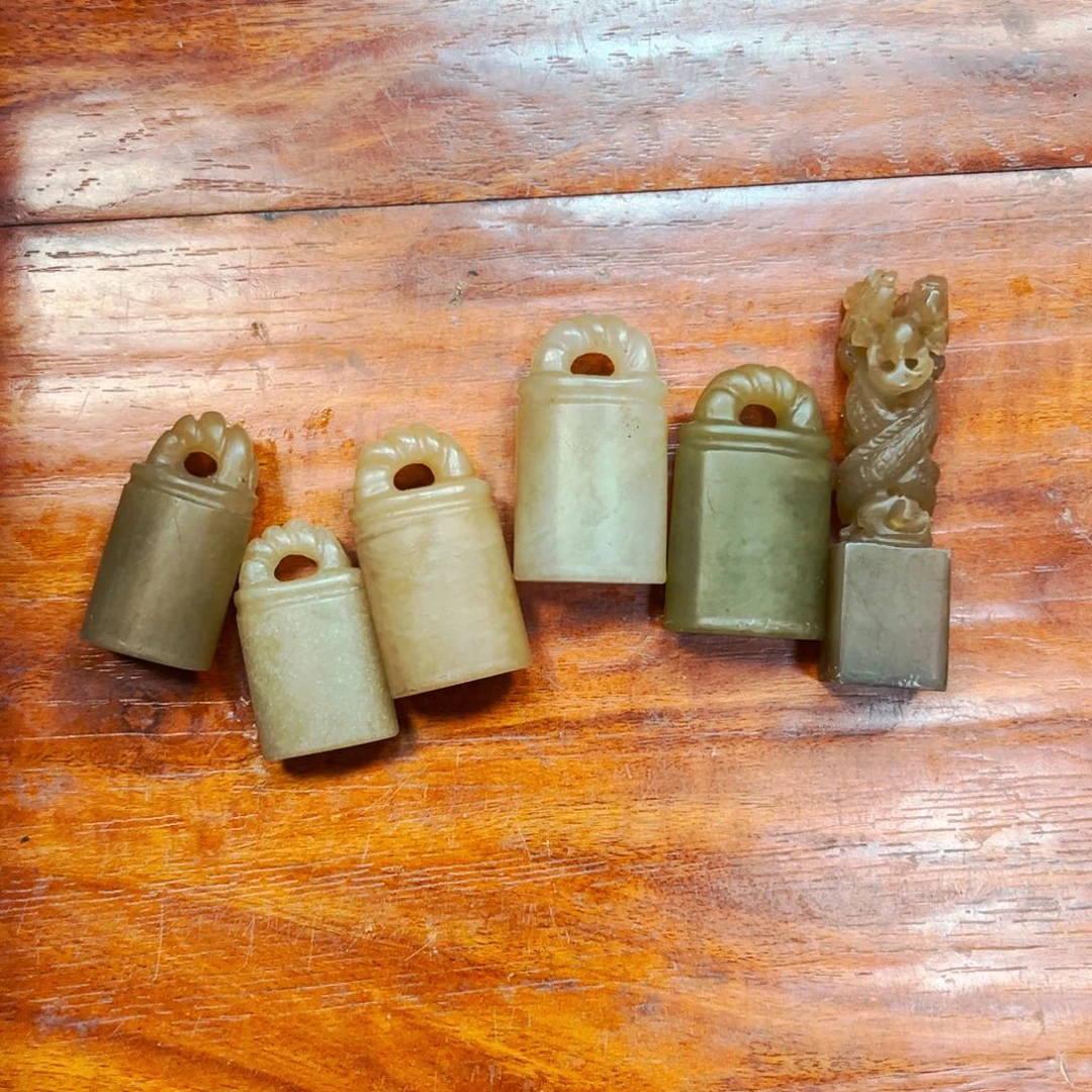 抠***兔寿山石捡漏瑕疵品
