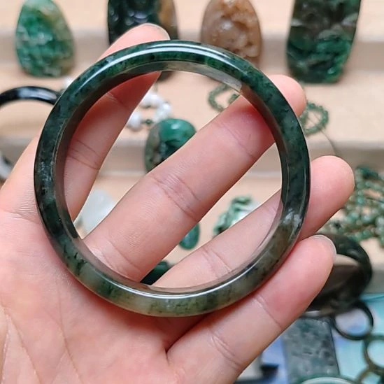 芳***玉未镶嵌独山玉手镯
