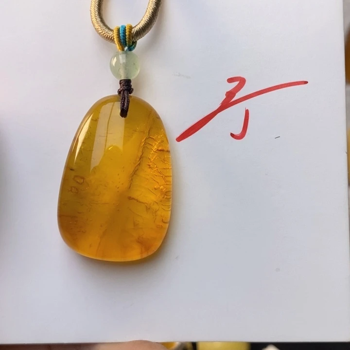 未镶嵌琥珀珠宝奇石